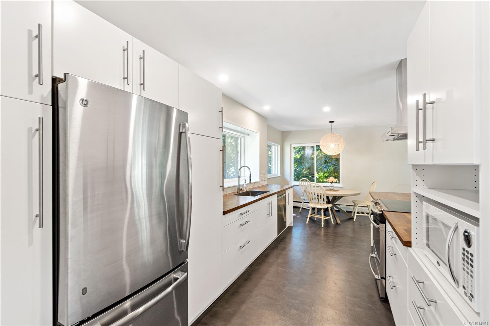 3365 Departure Bay Rd, Nanaimo, BC