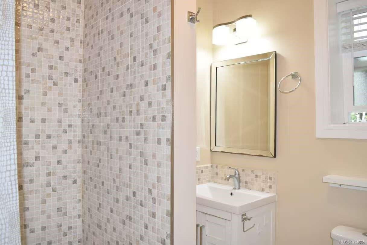 4037 Nelthorpe St, Saanich, BC