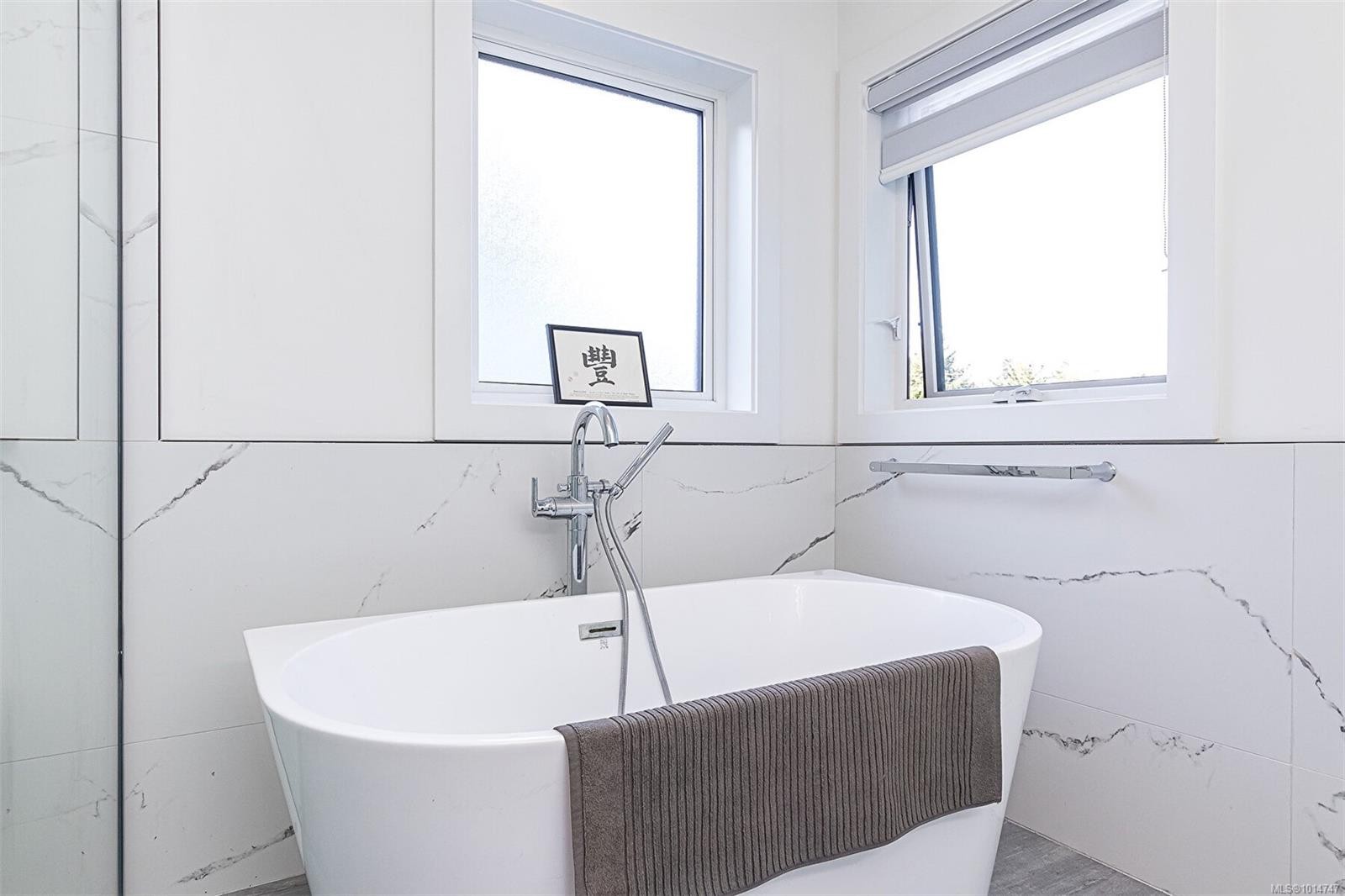 2555 Sinclair Rd, Saanich, BC