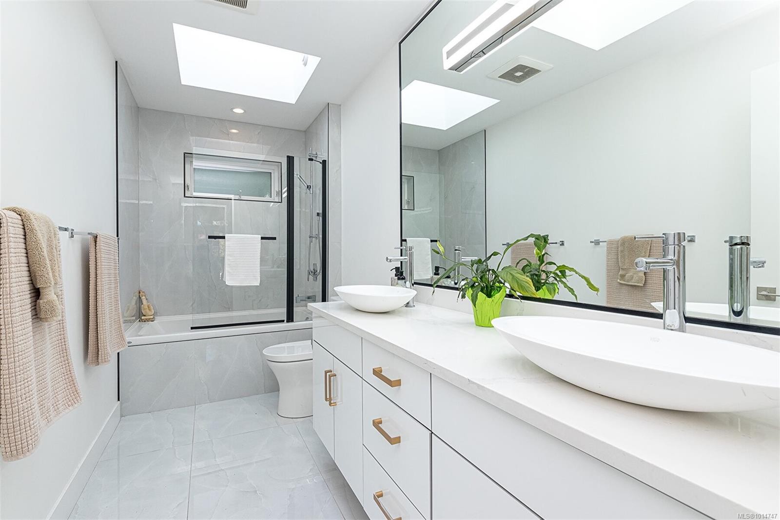 2555 Sinclair Rd, Saanich, BC