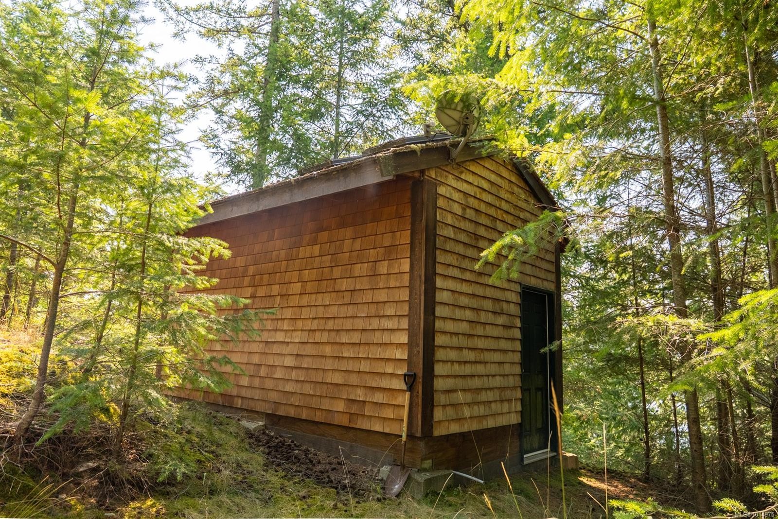 8807 Ainslie Point Rd, Pender Island, BC