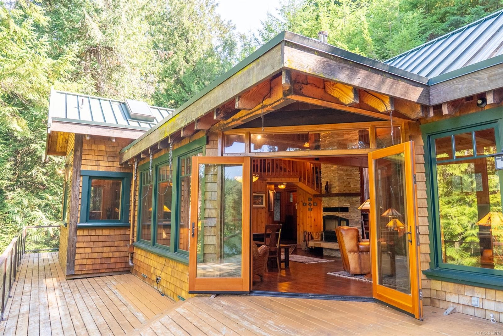 8807 Ainslie Point Rd, Pender Island, BC