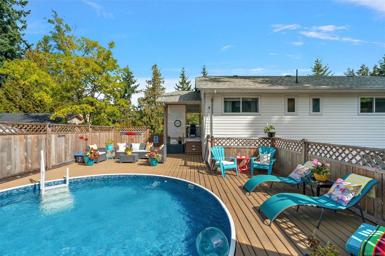 6877 Philip Rd, Lantzville, BC