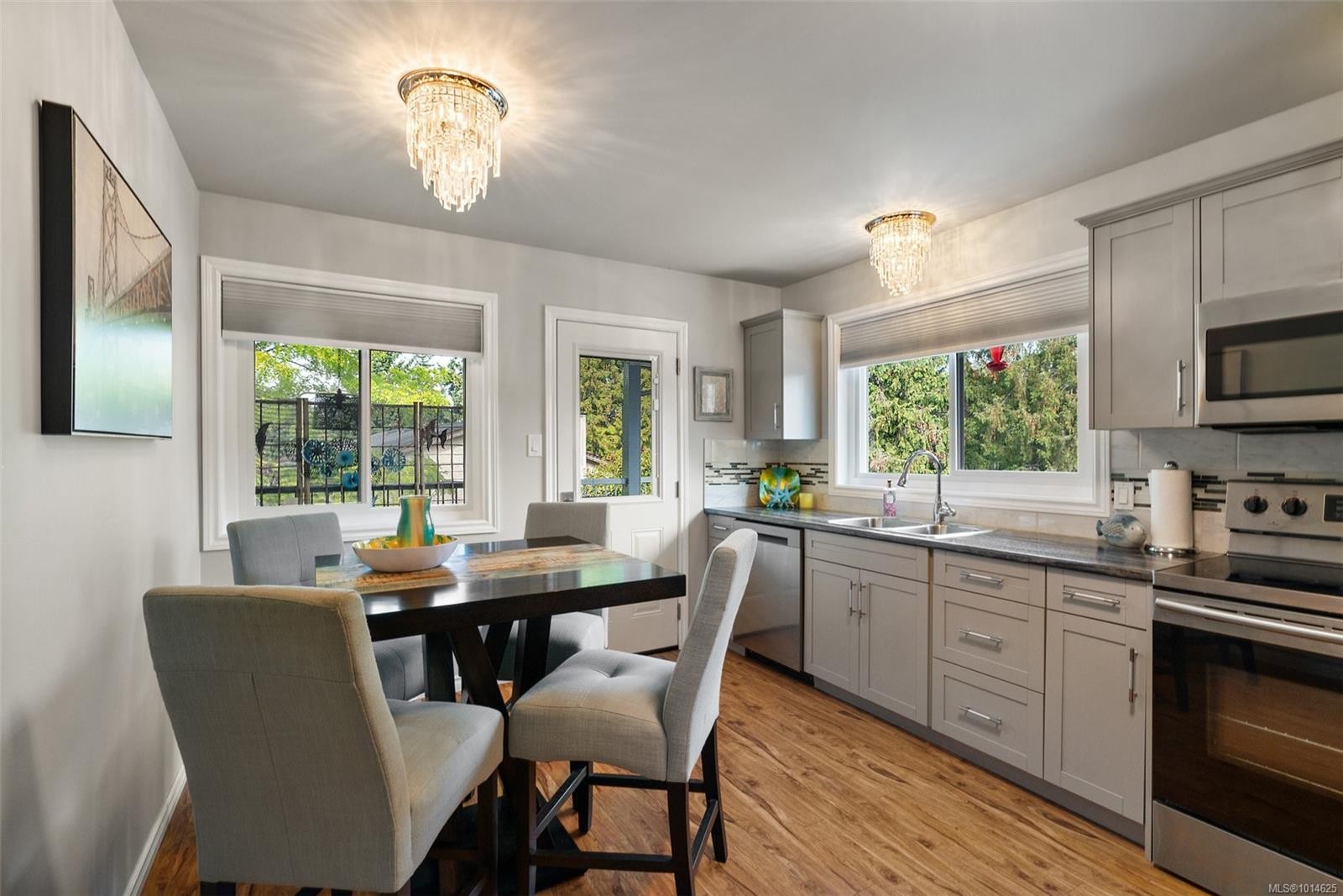 6877 Philip Rd, Lantzville, BC