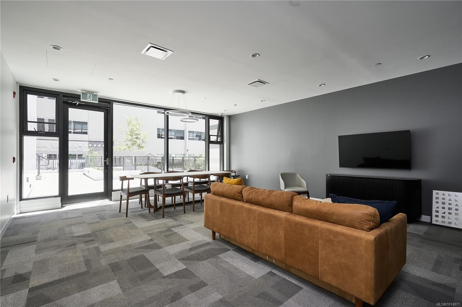 116-1115 Johnson St, Victoria, BC - Indoor