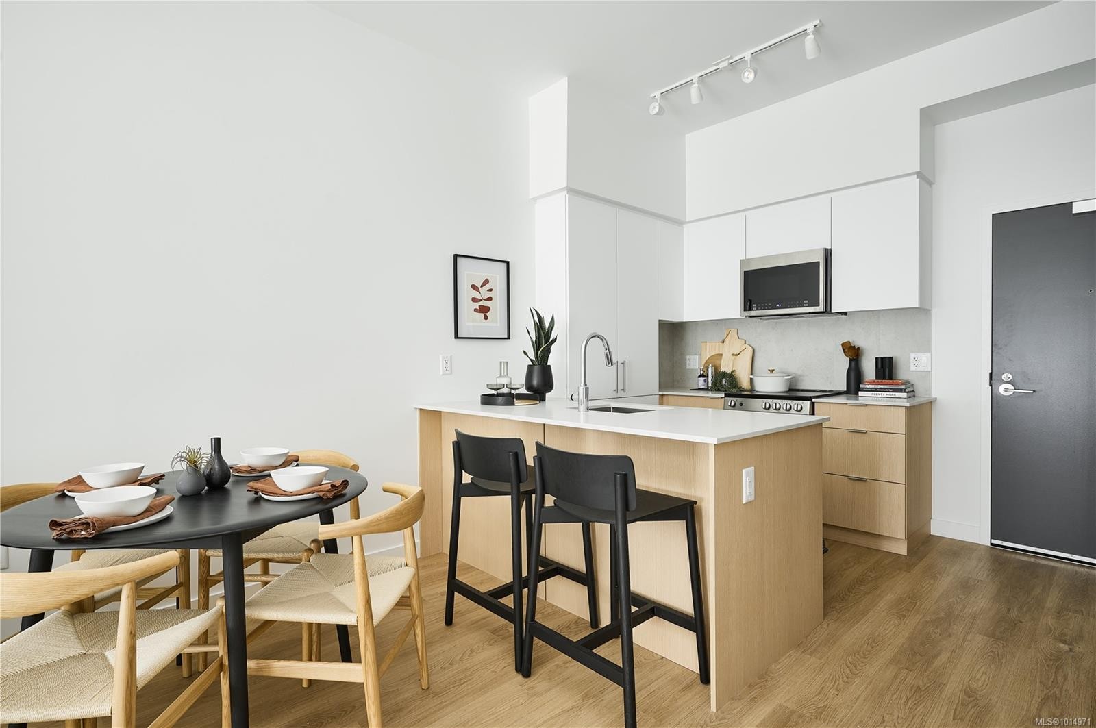 116-1115 Johnson St, Victoria, BC - Indoor