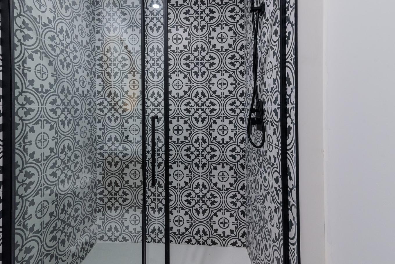 Bathroom - 6602 Rue Alma, Montréal (Rosemont/La Petite-Patrie), QC - Indoor Photo Showing Bathroom