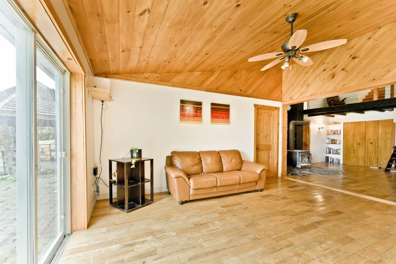 Living room - 1000 10E Rang, Saint-Herménégilde, QC - Indoor