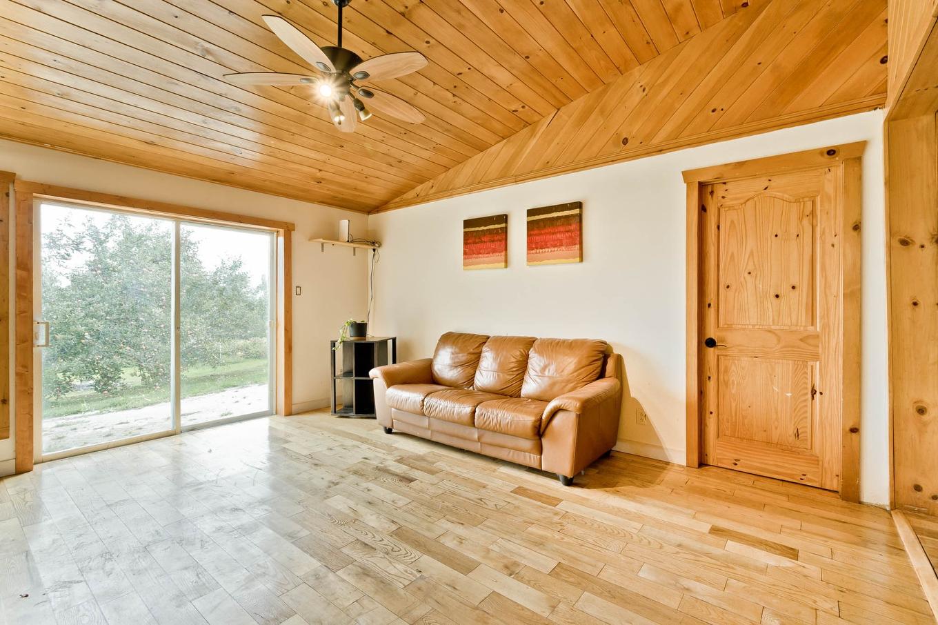 Living room - 1000 10E Rang, Saint-Herménégilde, QC - Indoor Photo Showing Other Room