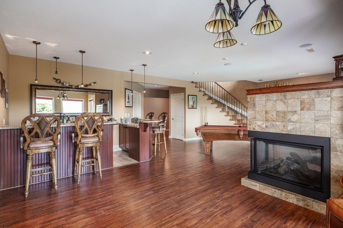 370 Sandpiper Street, Kelowna, BC - Indoor Photo Showing Living Room With Fireplace
