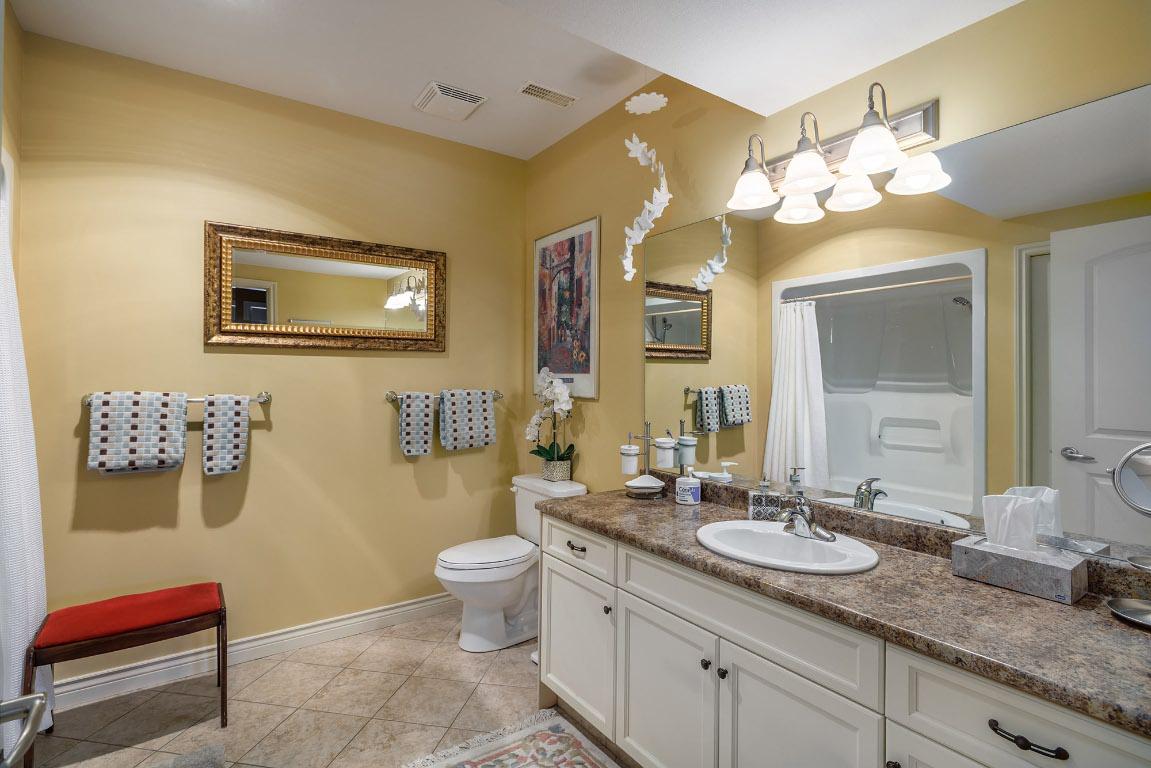 370 Sandpiper Street, Kelowna, BC - Indoor Photo Showing Bathroom