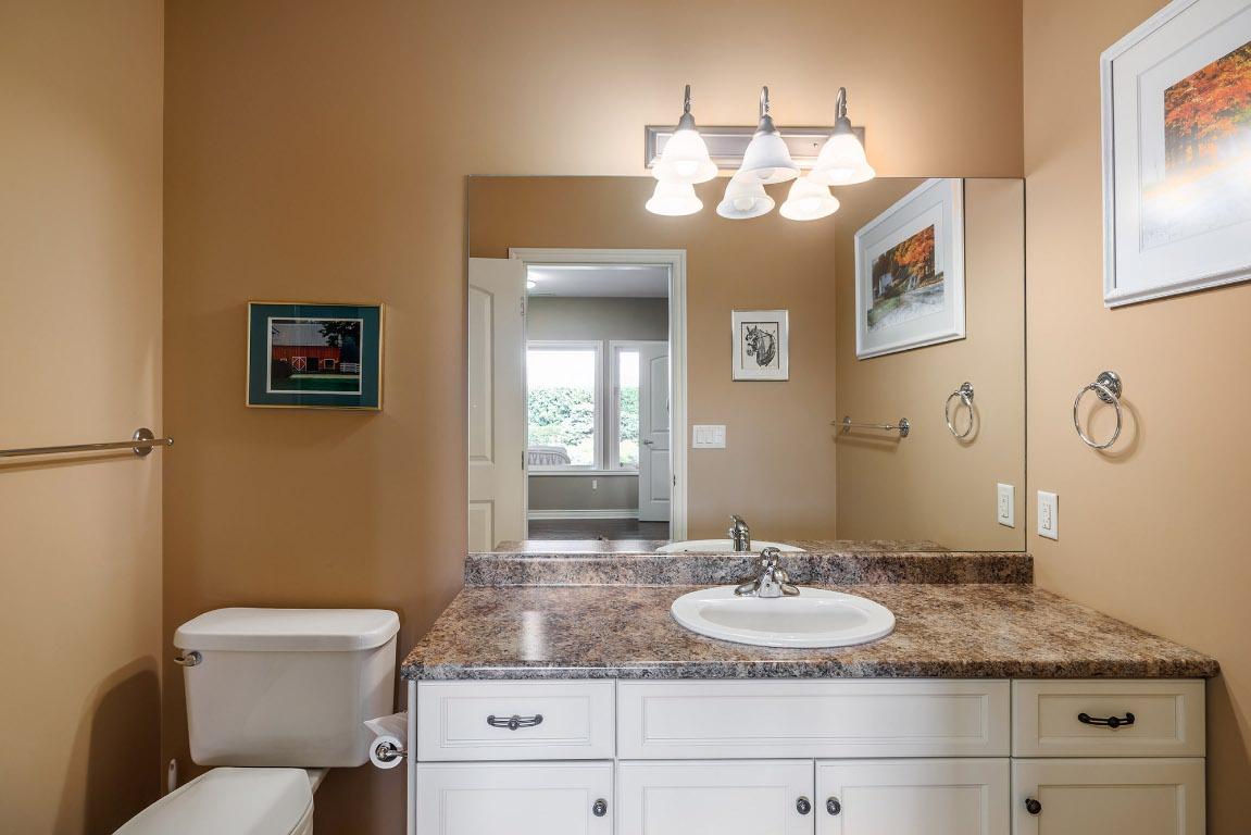 370 Sandpiper Street, Kelowna, BC - Indoor Photo Showing Bathroom