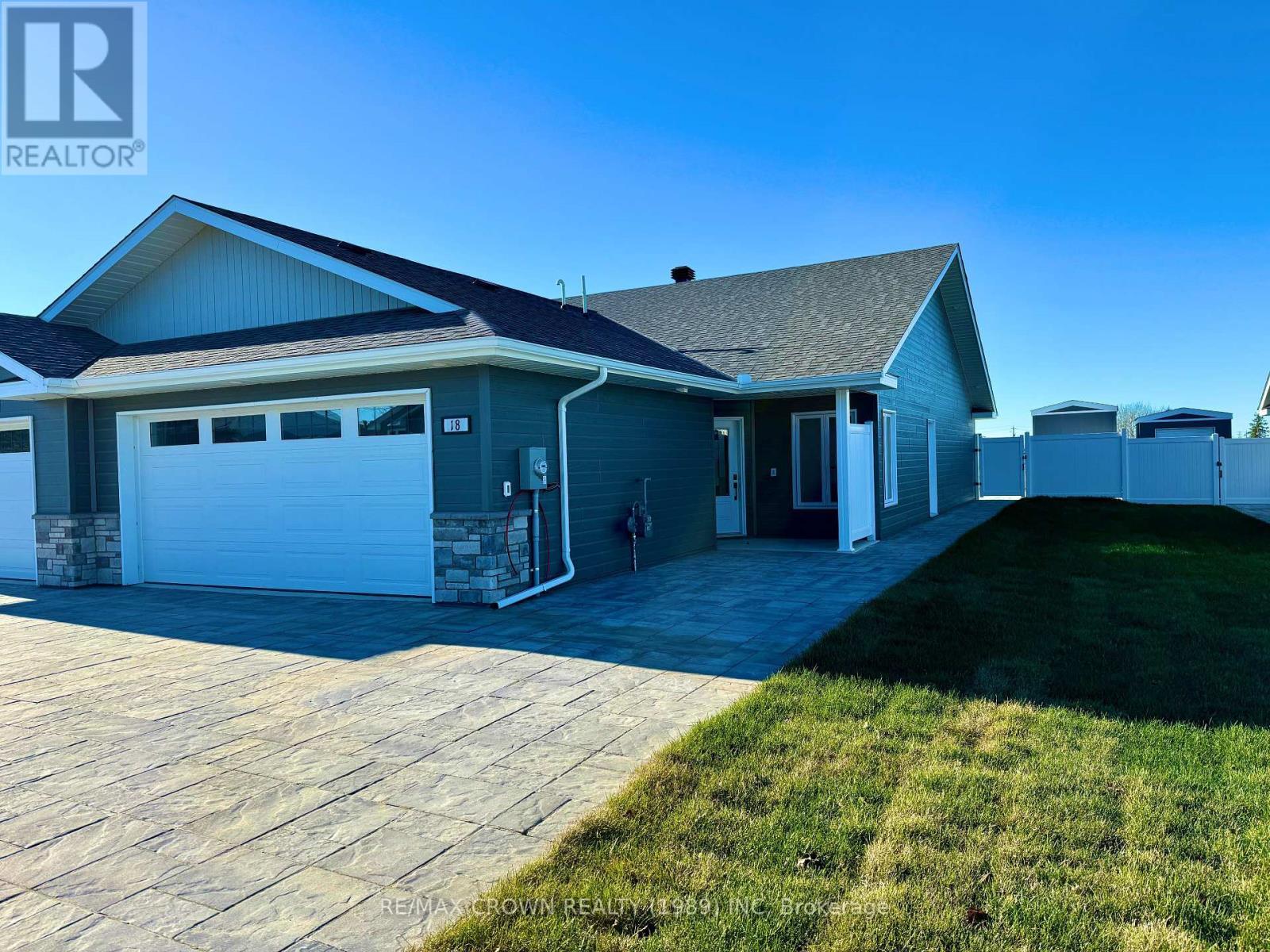 18 Golf Street, Kapuskasing, ON - Outdoor