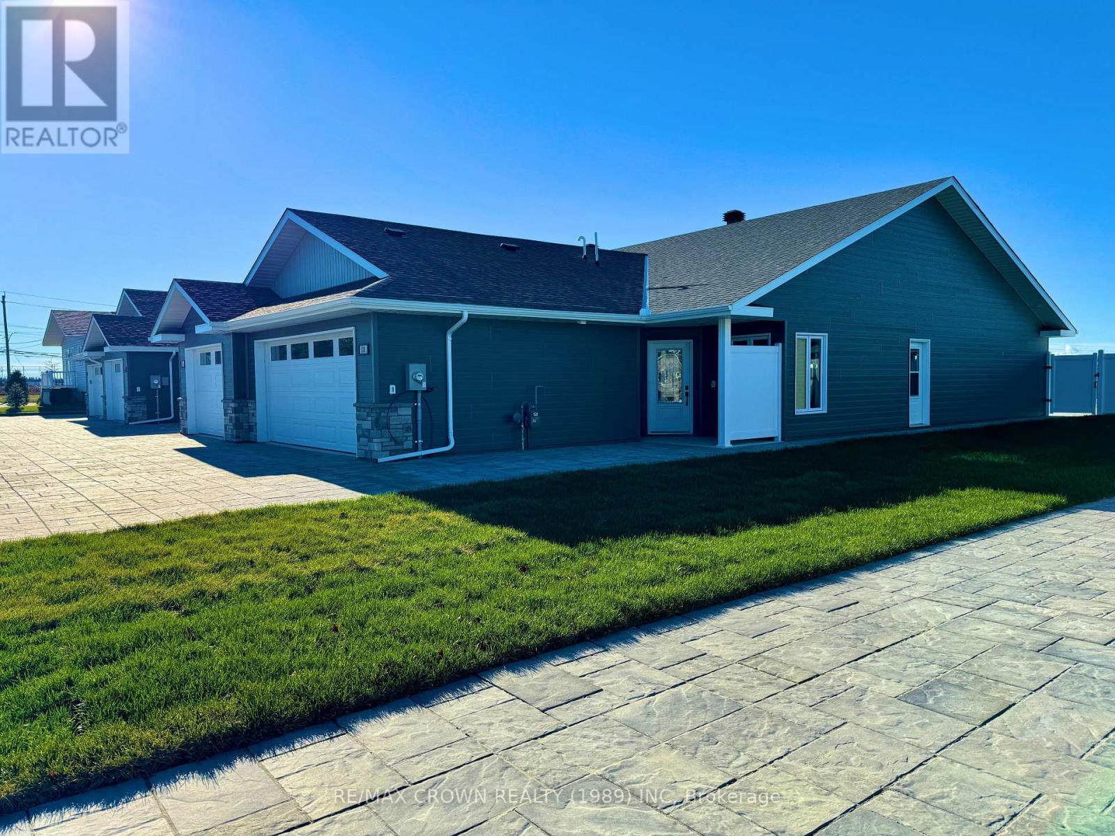 18 Golf Street, Kapuskasing, ON - Outdoor