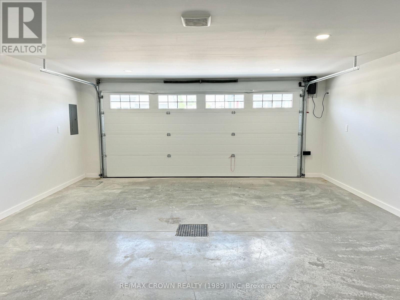 18 Golf Street, Kapuskasing, ON - Indoor Photo Showing Garage