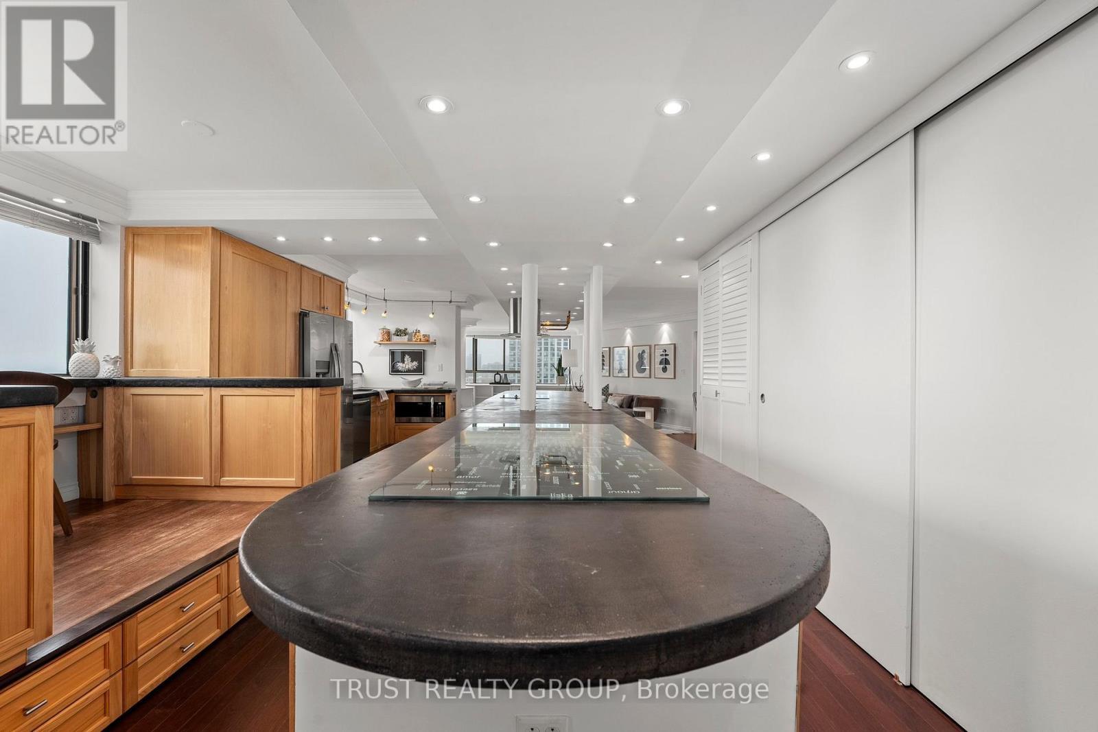 1201/02 - 270 Queens Quay W, Toronto, ON - Indoor Photo Showing Kitchen