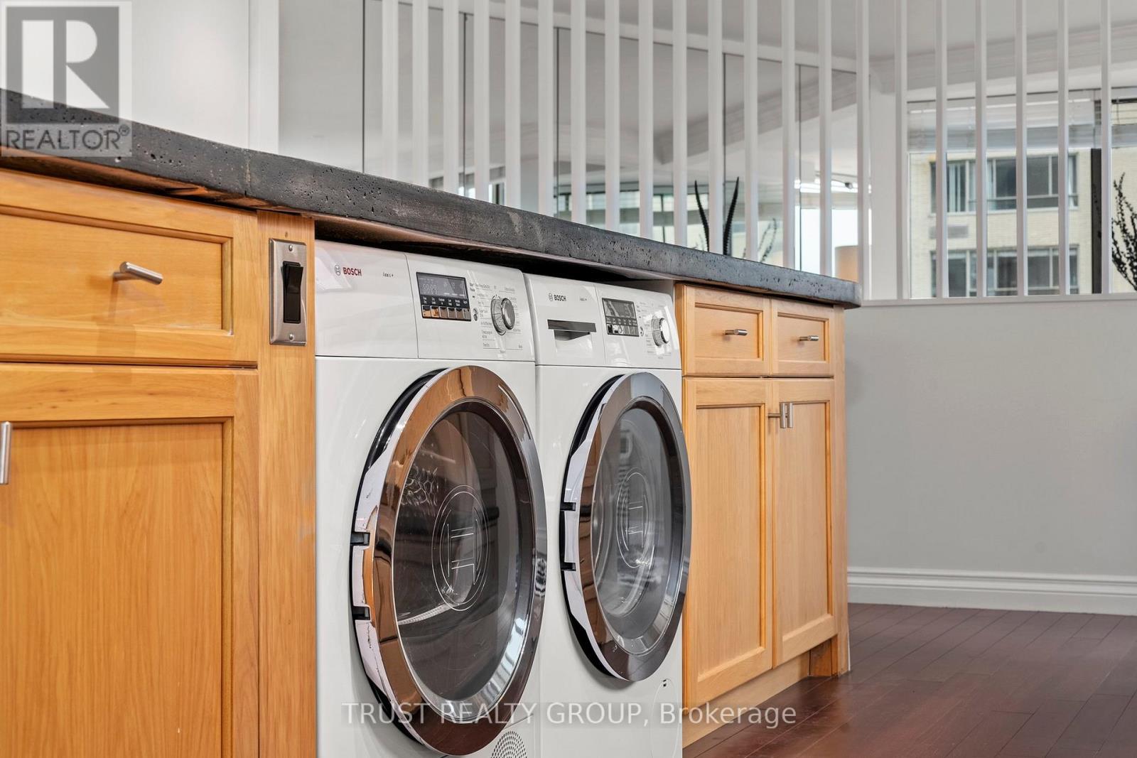 1201/02 - 270 Queens Quay W, Toronto, ON - Indoor Photo Showing Laundry Room