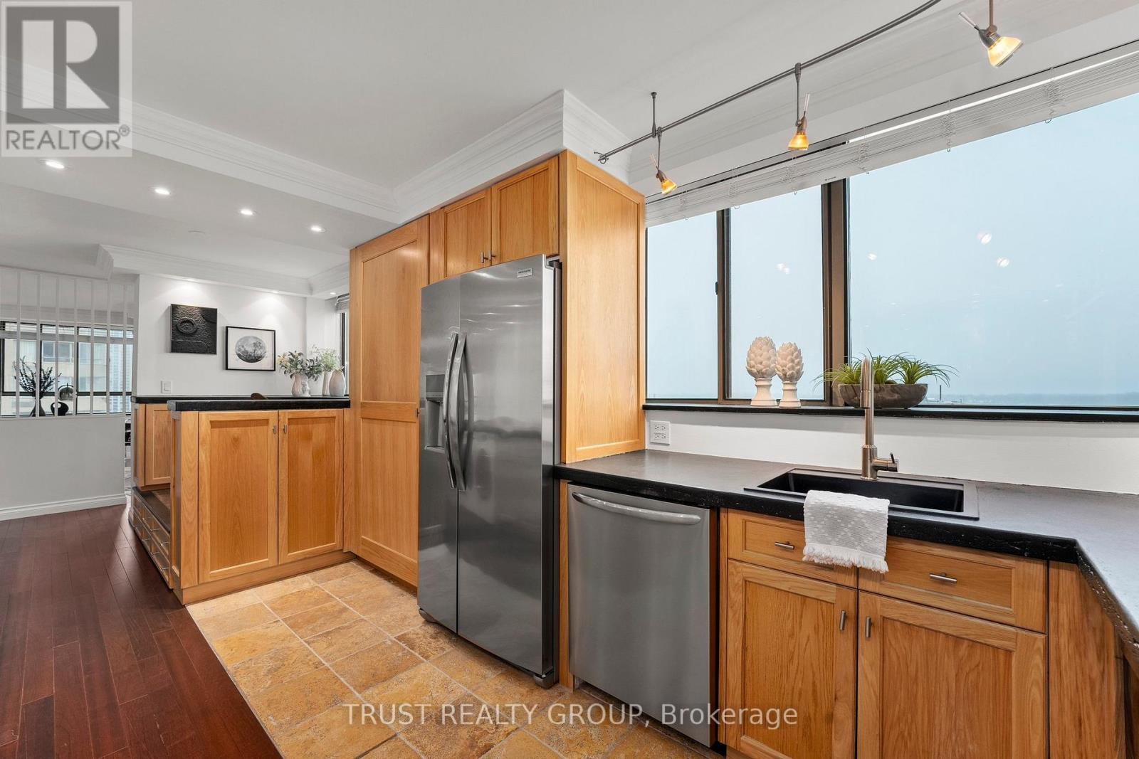 1201/02 - 270 Queens Quay W, Toronto, ON - Indoor Photo Showing Kitchen