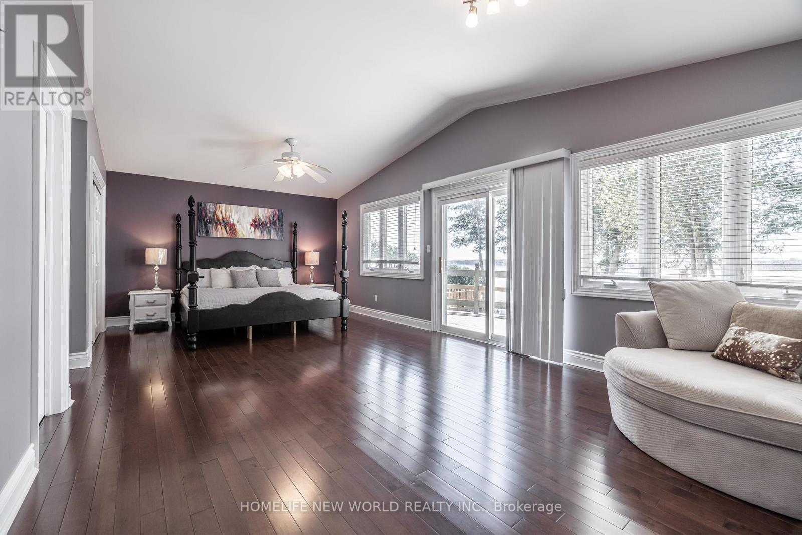 253 Stephenson Point Road, Scugog, ON - Indoor Photo Showing Living Room