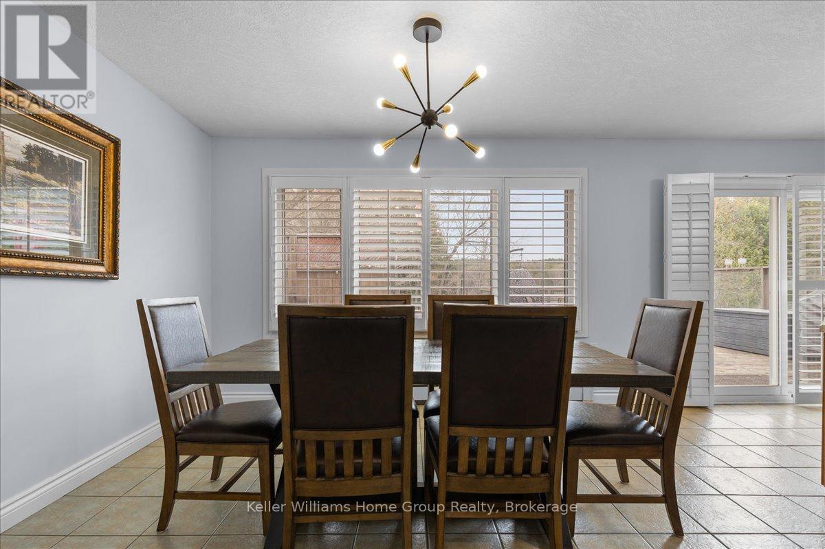121012 Dufferin Road 5, East Garafraxa, ON - Indoor Photo Showing Dining Room