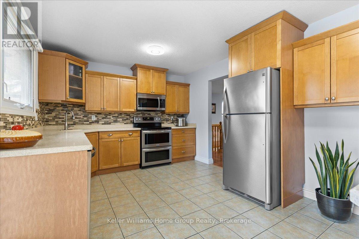 121012 Dufferin Road 5, East Garafraxa, ON - Indoor Photo Showing Kitchen