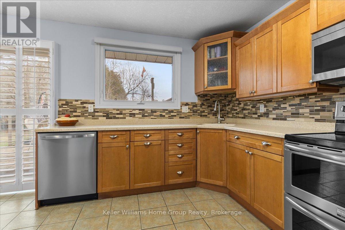 121012 Dufferin Road 5, East Garafraxa, ON - Indoor Photo Showing Kitchen