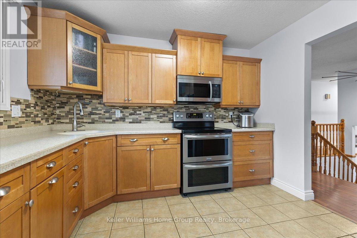 121012 Dufferin Road 5, East Garafraxa, ON - Indoor Photo Showing Kitchen