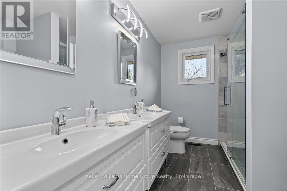 121012 Dufferin Road 5, East Garafraxa, ON - Indoor Photo Showing Bathroom