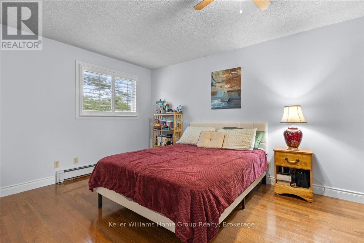 121012 Dufferin Road 5, East Garafraxa, ON - Indoor Photo Showing Bedroom