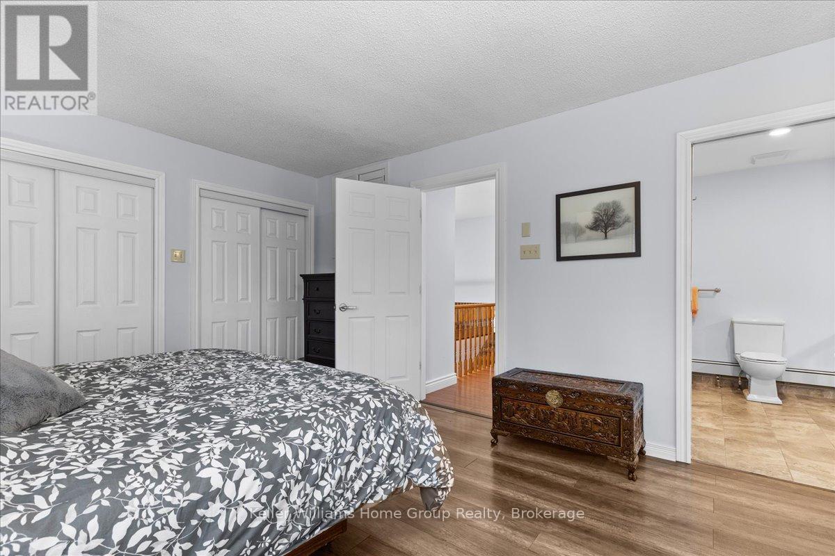 121012 Dufferin Road 5, East Garafraxa, ON - Indoor Photo Showing Bedroom