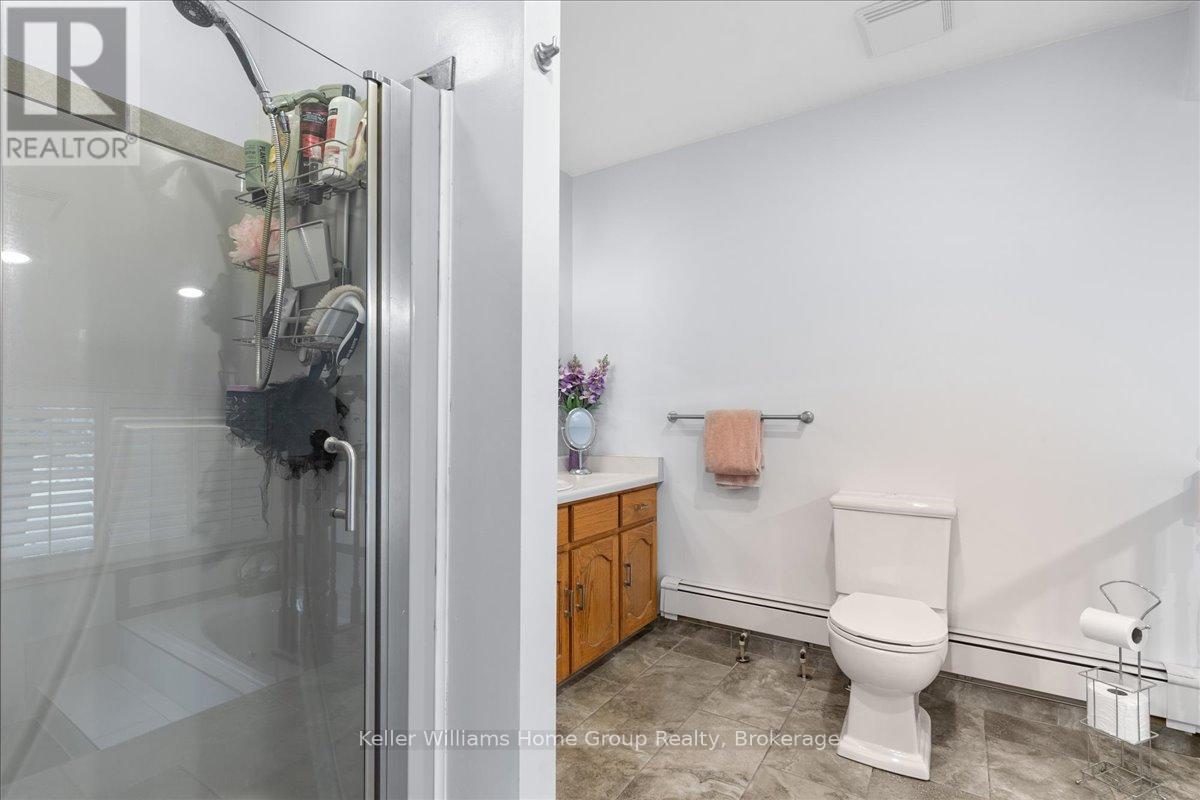 121012 Dufferin Road 5, East Garafraxa, ON - Indoor Photo Showing Bathroom
