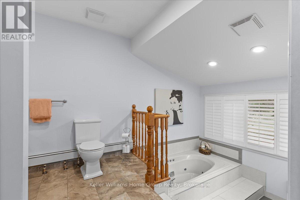 121012 Dufferin Road 5, East Garafraxa, ON - Indoor Photo Showing Bathroom