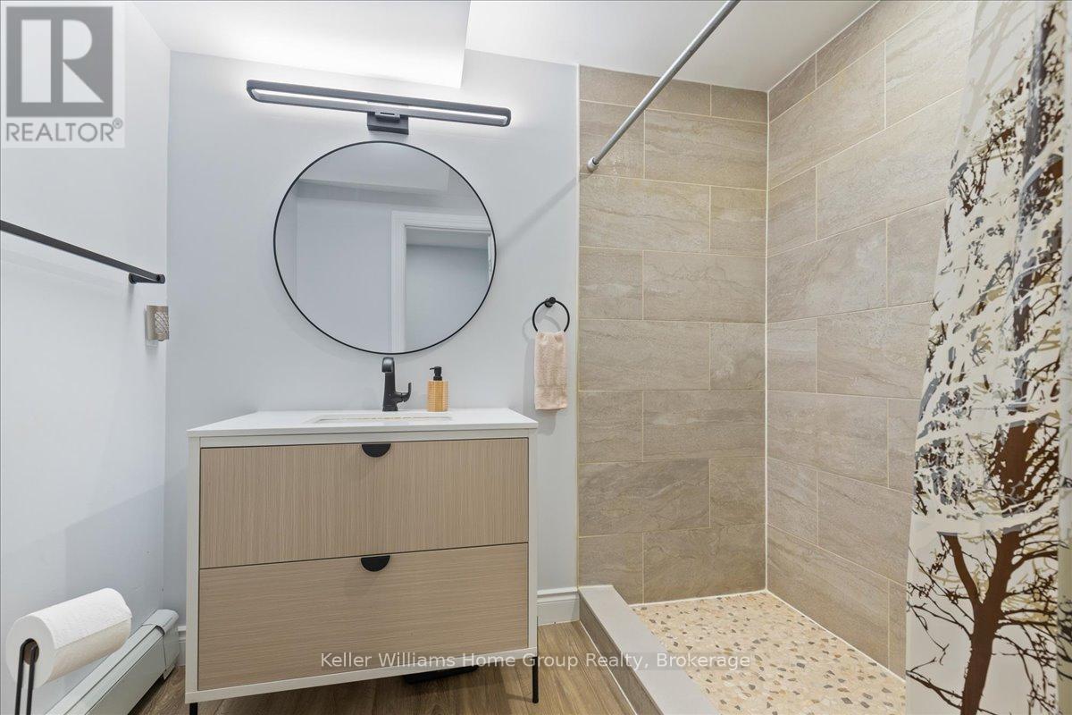 121012 Dufferin Road 5, East Garafraxa, ON - Indoor Photo Showing Bathroom