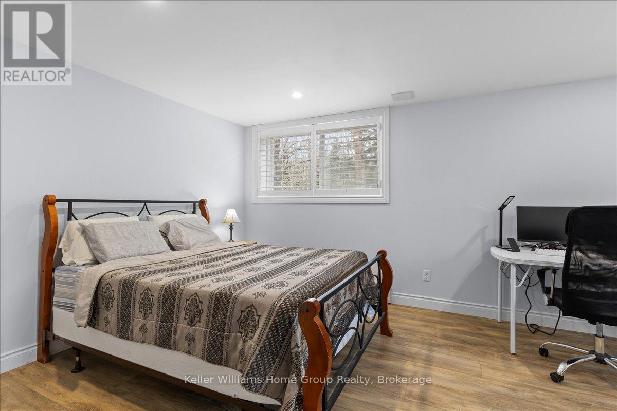 121012 Dufferin Road 5, East Garafraxa, ON - Indoor Photo Showing Bedroom