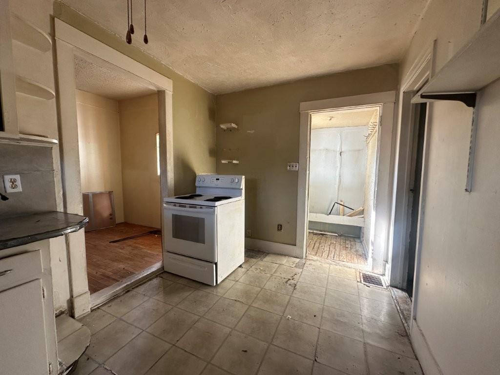 92 Windemere Ave S, Thunder Bay, ON - Indoor Photo Showing Kitchen