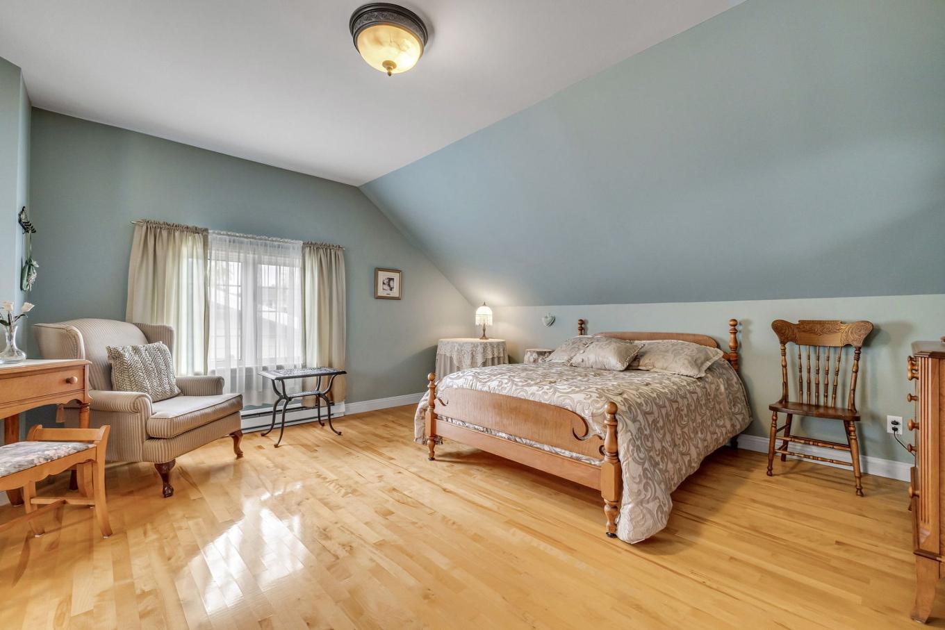 Primary bedroom - 1407 Boul. Bastien, Québec (Les Rivières), QC - Indoor Photo Showing Bedroom