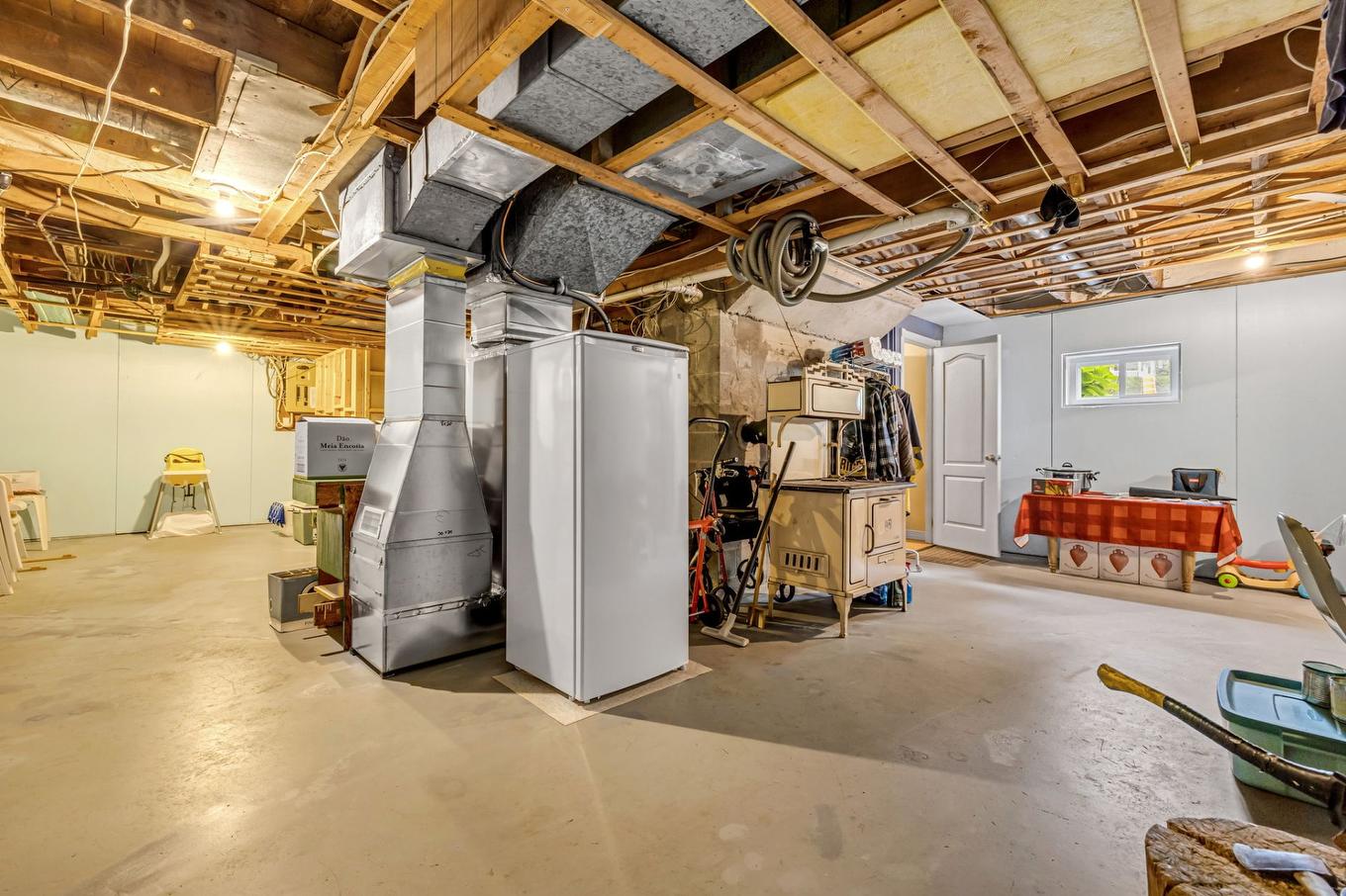 Storage - 1407 Boul. Bastien, Québec (Les Rivières), QC - Indoor Photo Showing Basement
