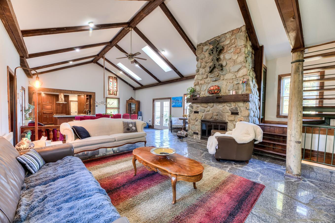 Salon - 2085 Ch. De Georgeville, Magog, QC - Indoor Photo Showing Living Room With Fireplace