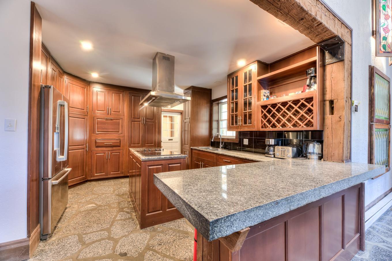 Cuisine - 2085 Ch. De Georgeville, Magog, QC - Indoor Photo Showing Kitchen