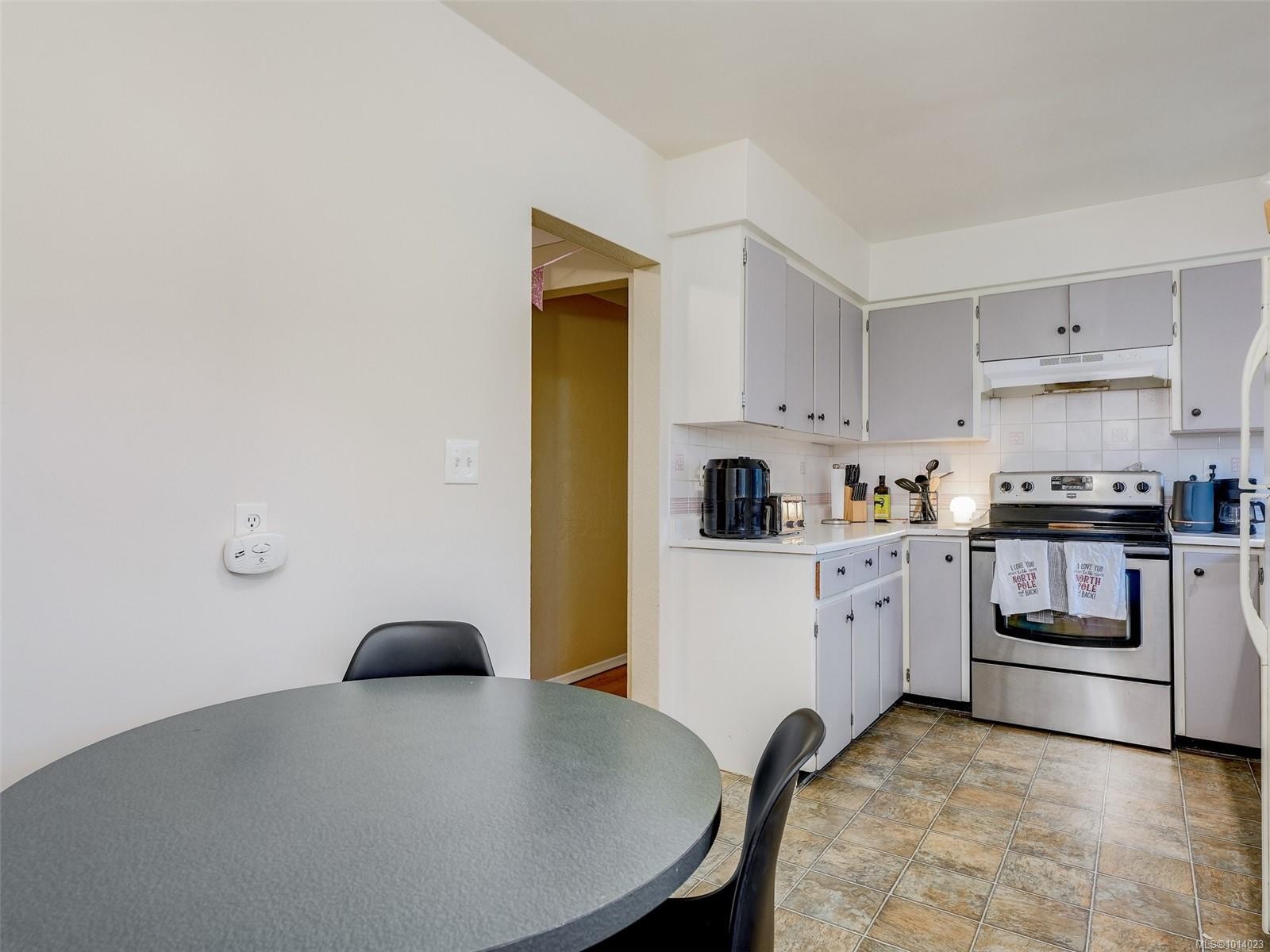 1660 Elm St, Saanich, BC