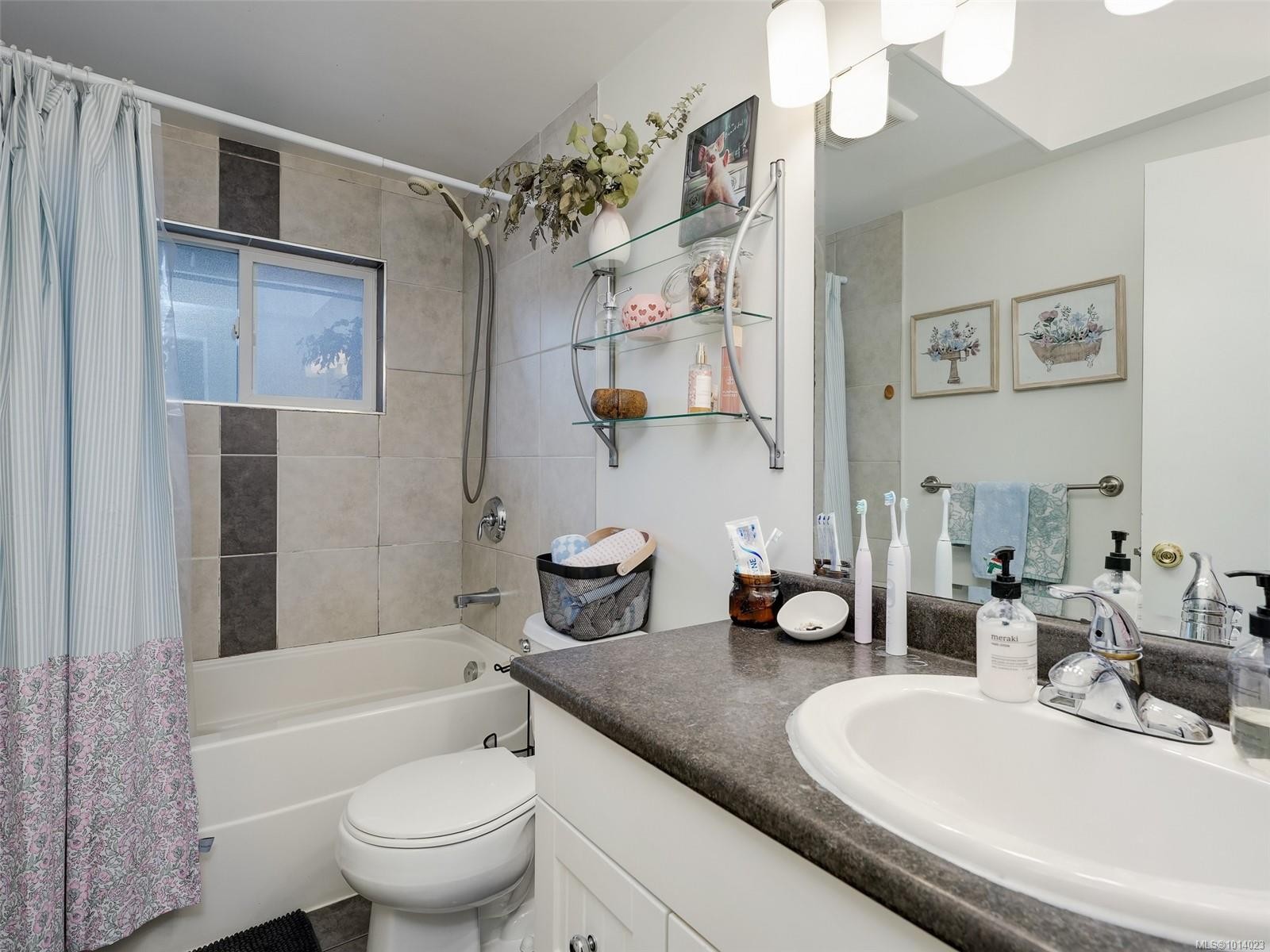 1660 Elm St, Saanich, BC