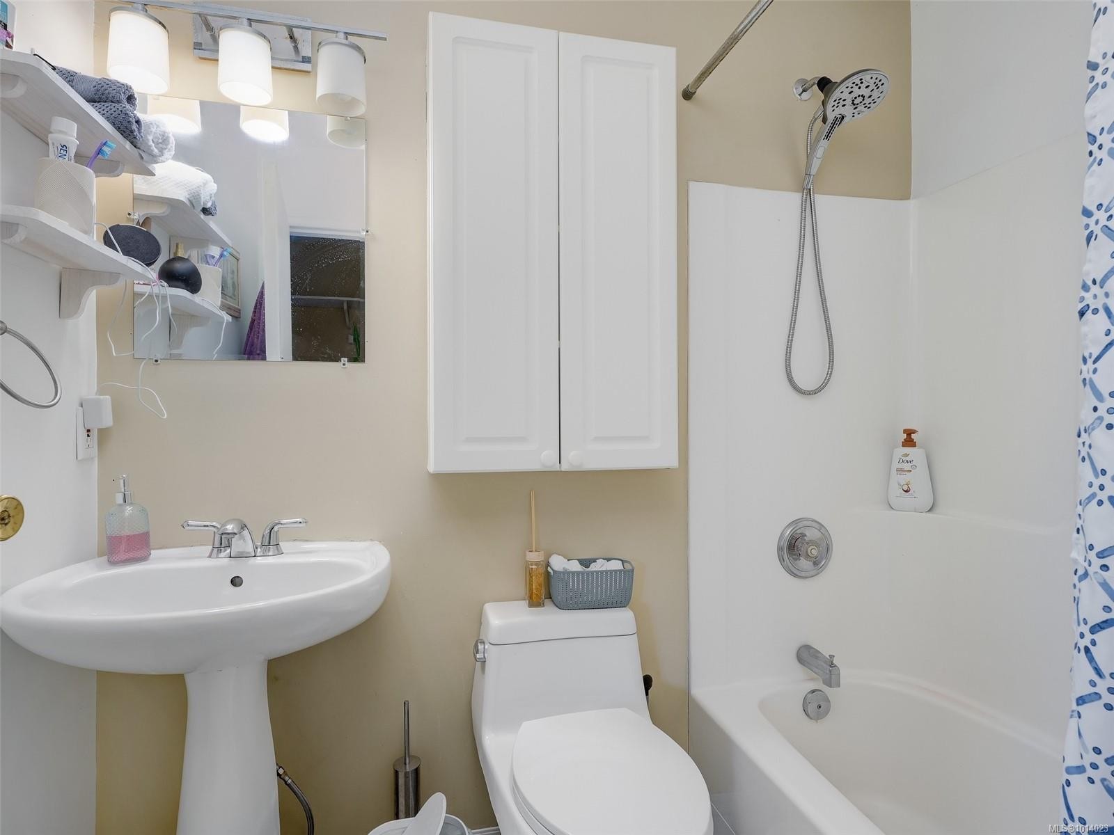 1660 Elm St, Saanich, BC