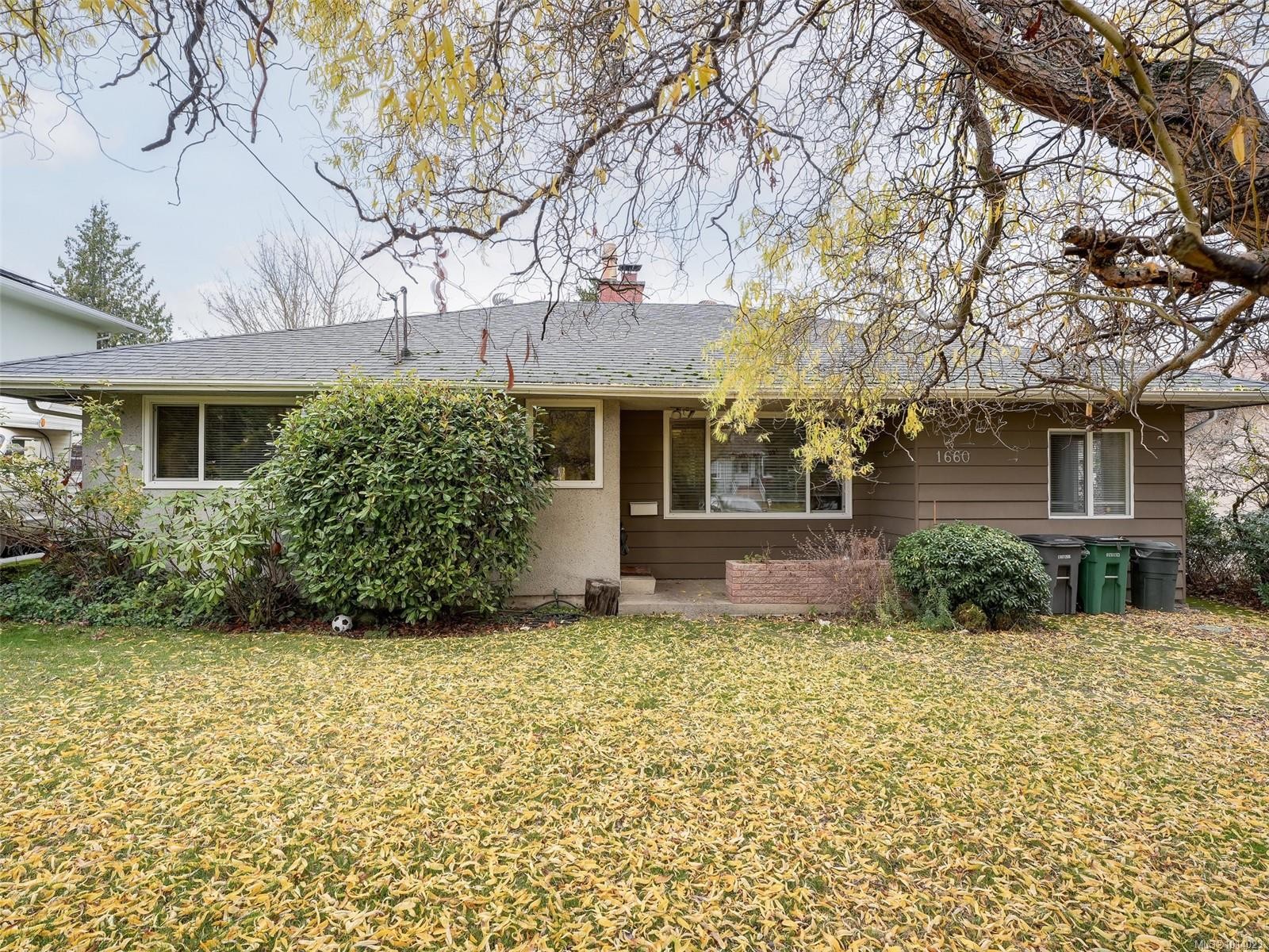 1660 Elm St, Saanich, BC