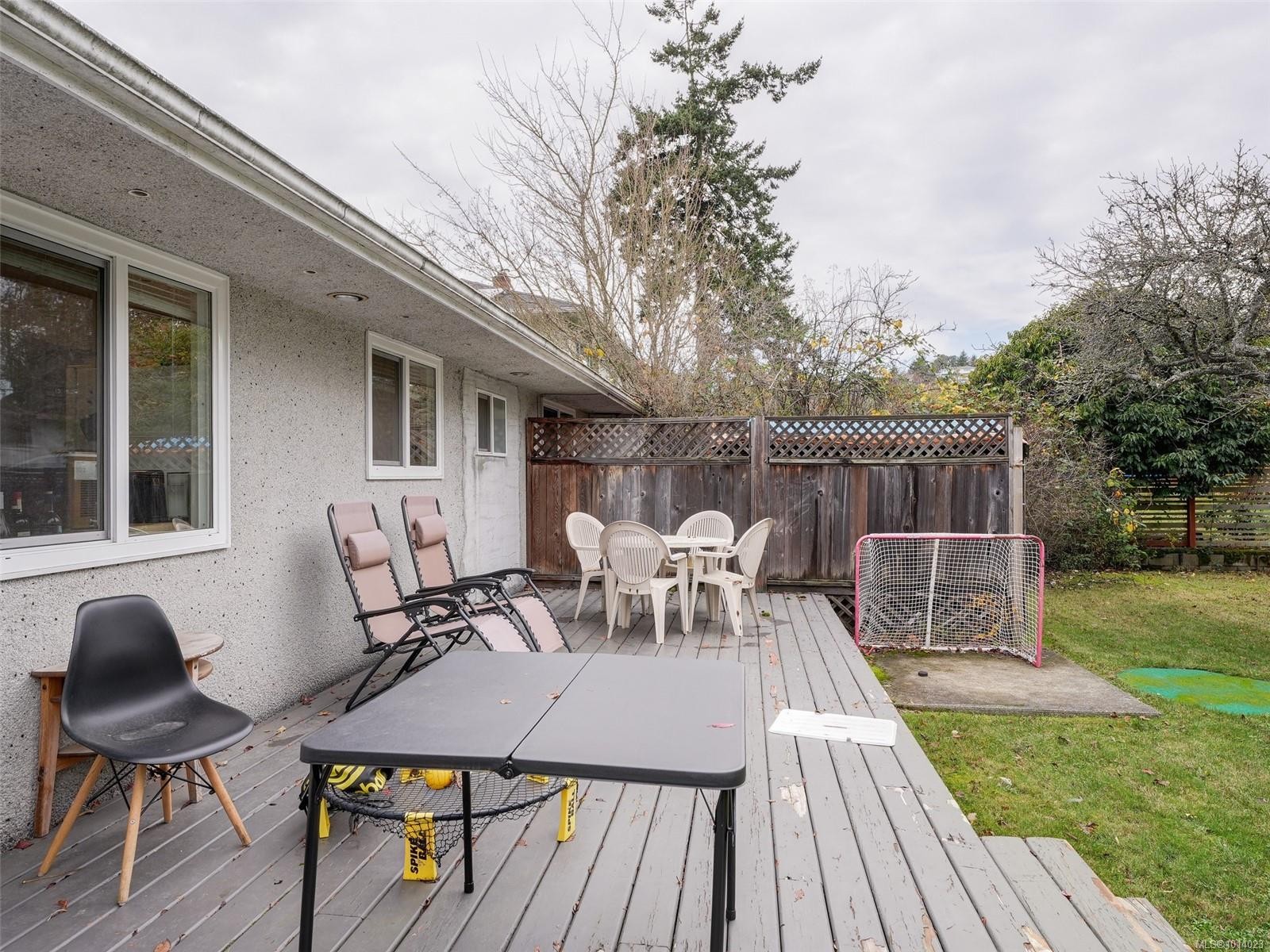 1660 Elm St, Saanich, BC
