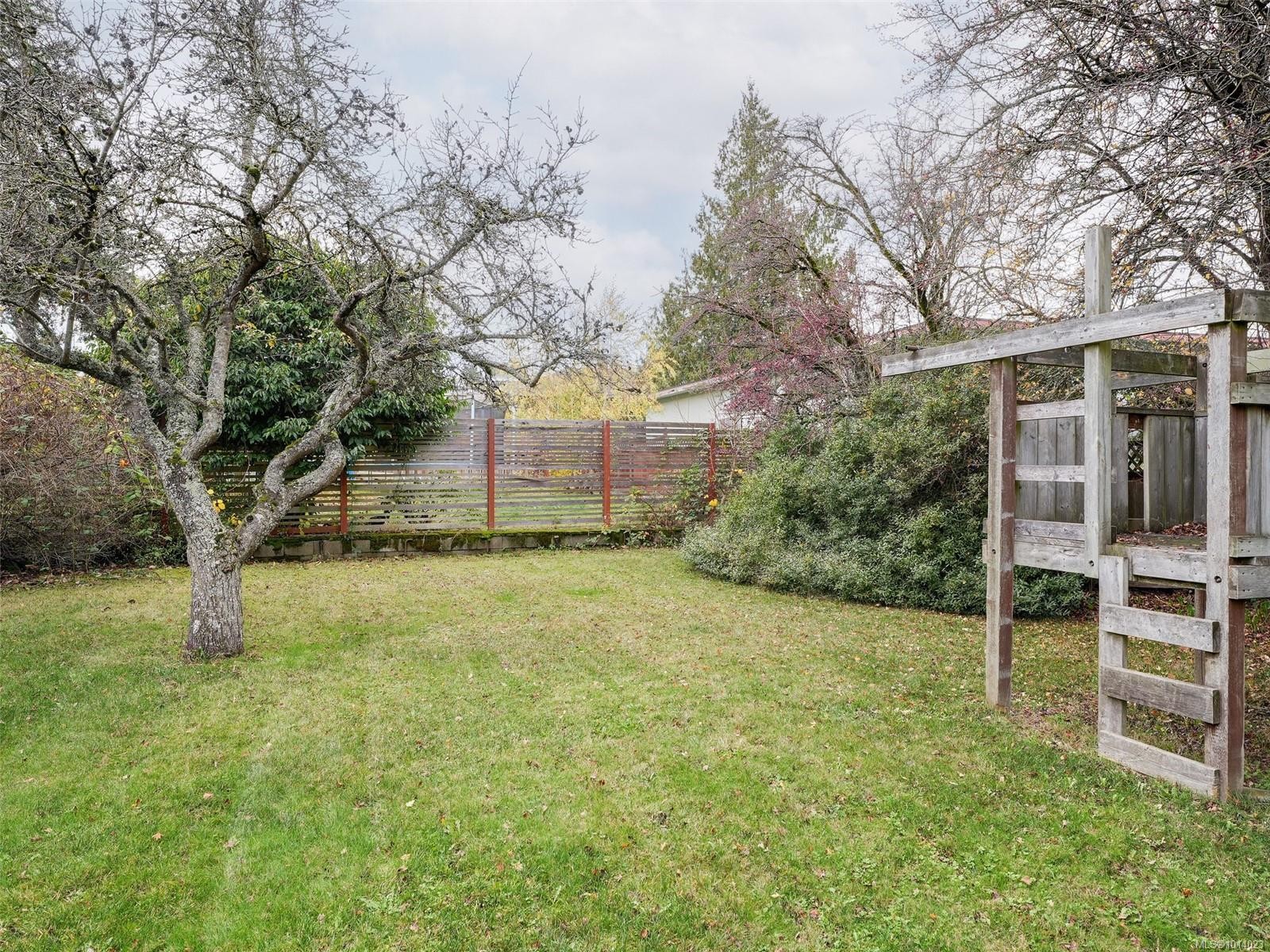 1660 Elm St, Saanich, BC