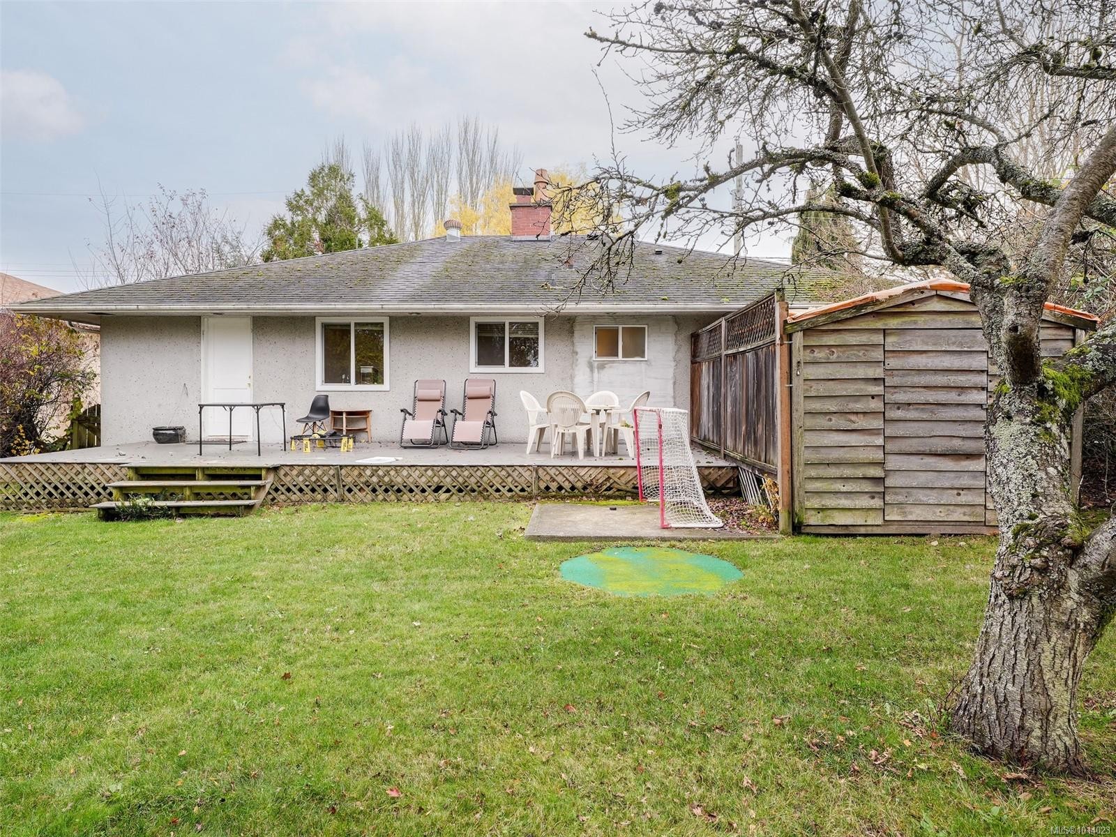 1660 Elm St, Saanich, BC