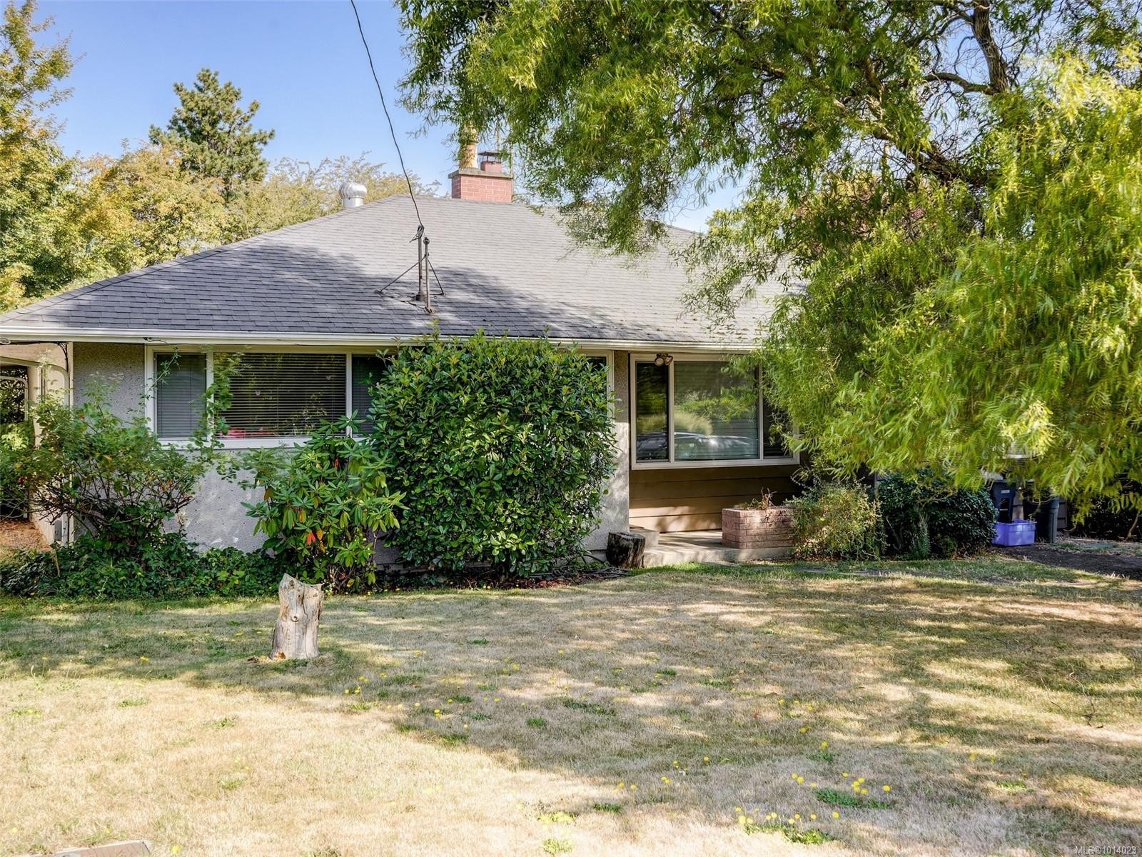 1660 Elm St, Saanich, BC