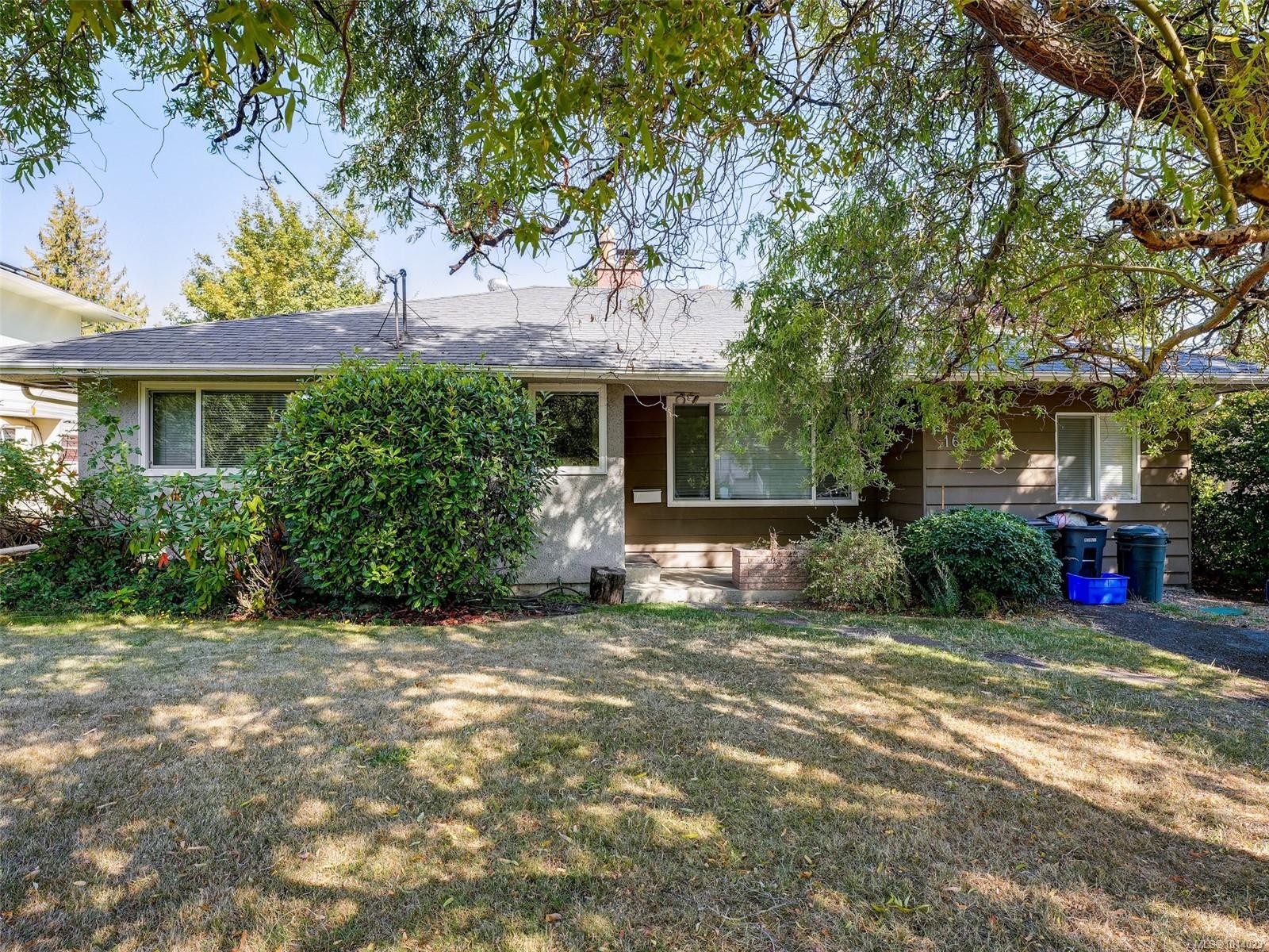 1660 Elm St, Saanich, BC