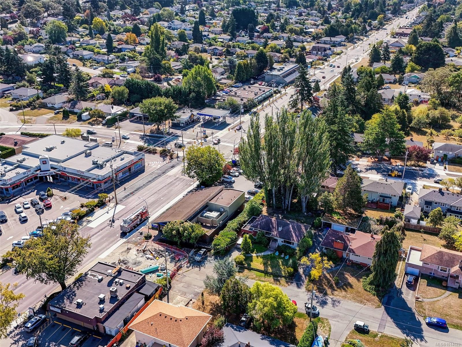 1660 Elm St, Saanich, BC