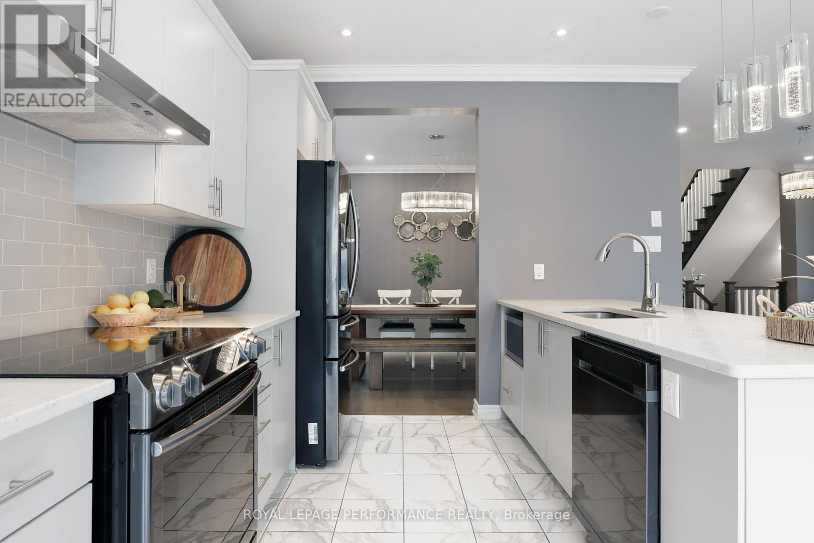 266 Shinleaf Crescent, Ottawa, ON - Indoor Photo Showing Kitchen With Upgraded Kitchen
